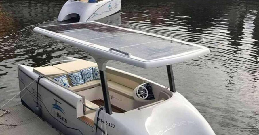 Wroclaw: City Walk and Cruise by Luxury Solar Catamaran - Through the market hall and across Sand Bridge