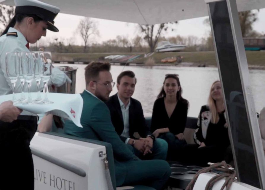 Wroclaw: City Walk and Cruise by Luxury Solar Catamaran - Guide style and language choices