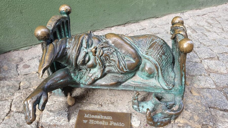 Wrocław: Following the dwarfs'. See the city differently! 2h - Fencer Fountain and the return to the restaurant