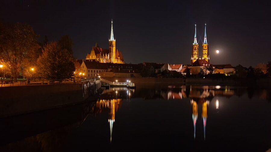Wroclaw: Guided City Night Tour (2 hours) - Key Points About the Night Walk