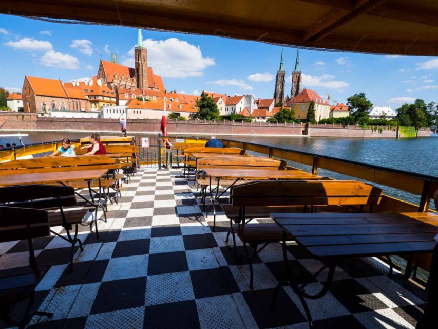 Wrocław: Long City Walk and River Cruise - One Hour on the Odra River