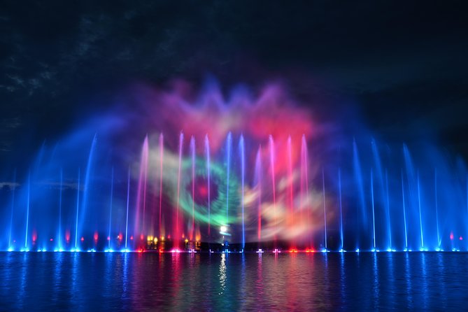 Wroclaw: Multimedia Fountain Evening Show - Crossing the islands toward Cathedral Island