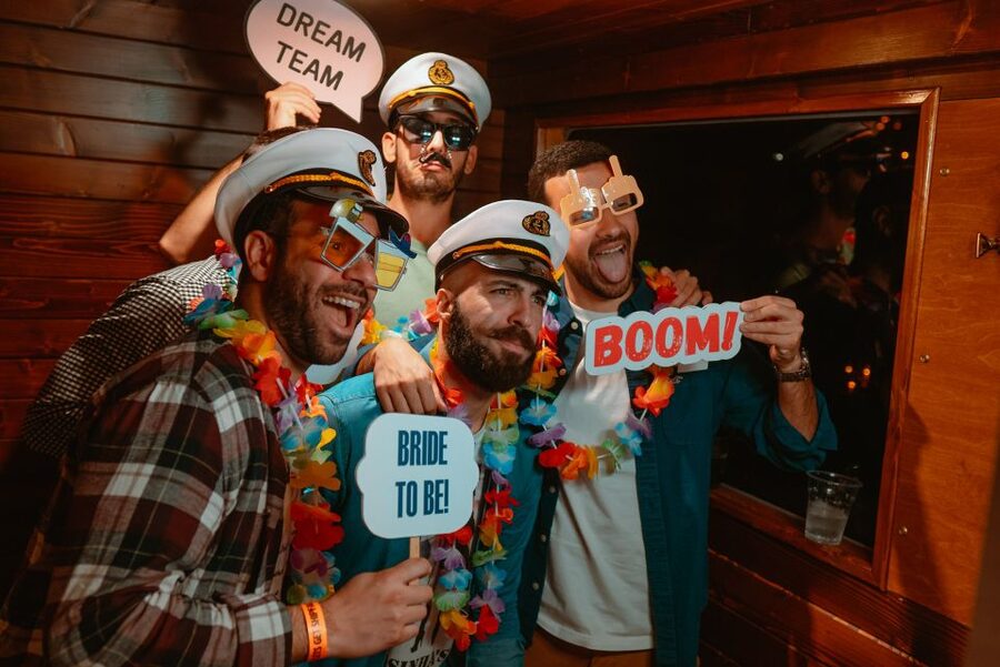 Wroclaw: Oder River Boat Party with Unlimited Drinks - Two hours on Wroclaw’s river