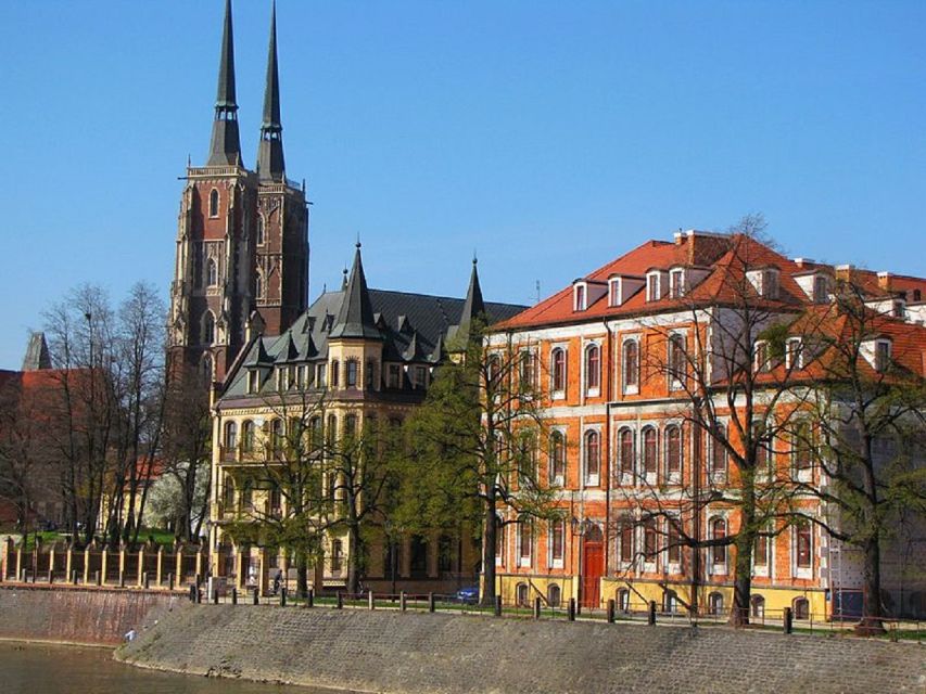 Wrocław: Ostrów Tumski and Old Town Highlights Private Tour - Timing, comfort, and practical details