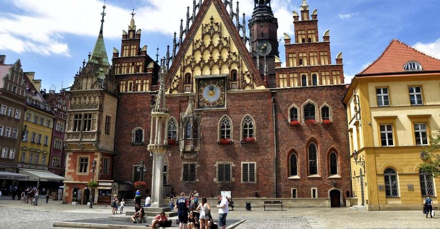 Wrocław: Ostrów Tumski and Old Town Highlights Private Tour - Four hours for Old Town, Market Square, and St. Elisabeth