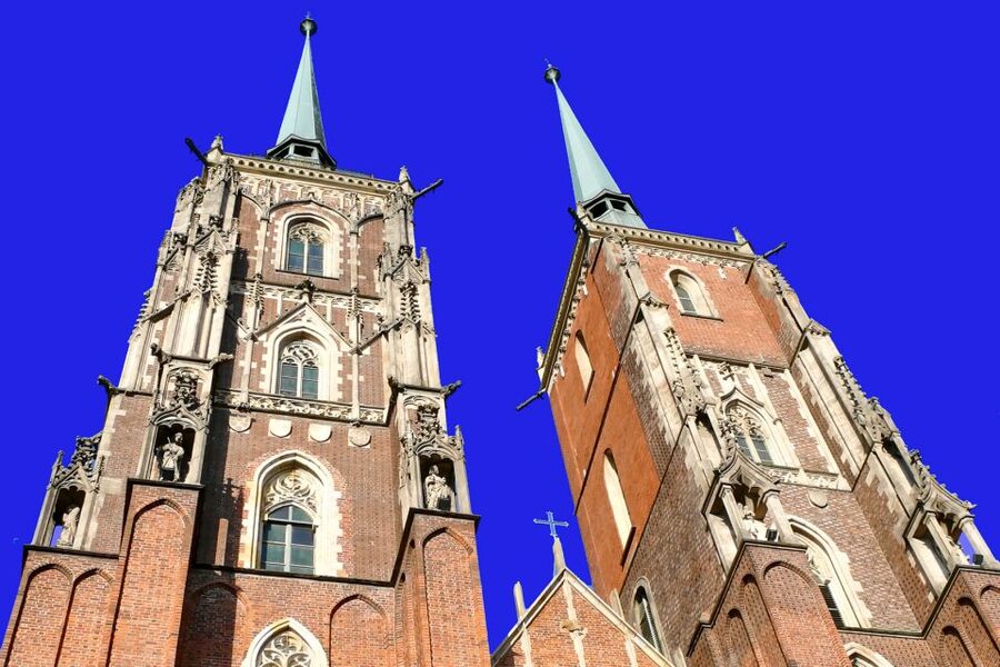 Wroclaw: Private Old Town Guided Walking Tour (2 hours) - What the guide quality adds