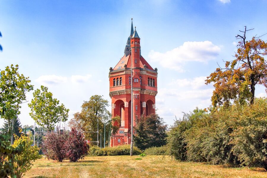 Wroclaw: Private Old Town Guided Walking Tour (2 hours) - Hala Targowa and a taste of ordinary Wroclaw