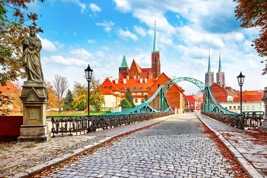 Wroclaw: Private Old Town Guided Walking Tour (2 hours) - Thirty minutes on Ostrów Tumski
