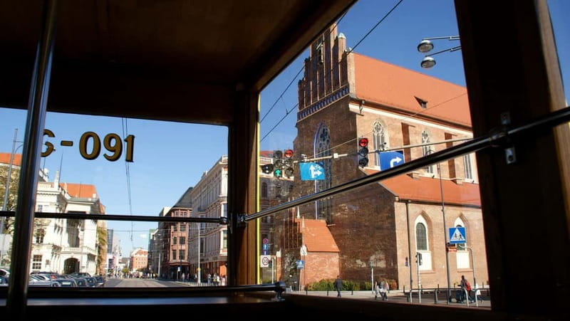 Wroclaw: Private Tour by smal Historic Tram (1,5h, 16 seats) - Winter Comfort And Seasonal Timing