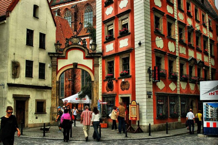 Wroclaw: Secrets of Wroclaw Walking Tour (2 hours) - Reaching Cathedral Island and the cathedral tower