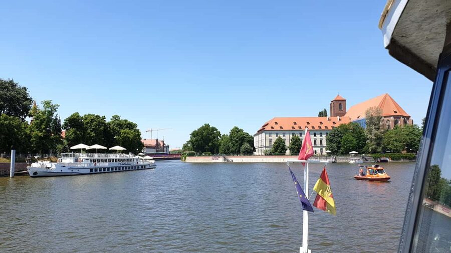 Wrocław: Short City Walk and Boat-Cruise - Reaching the Oder at Przystań Kardynalska