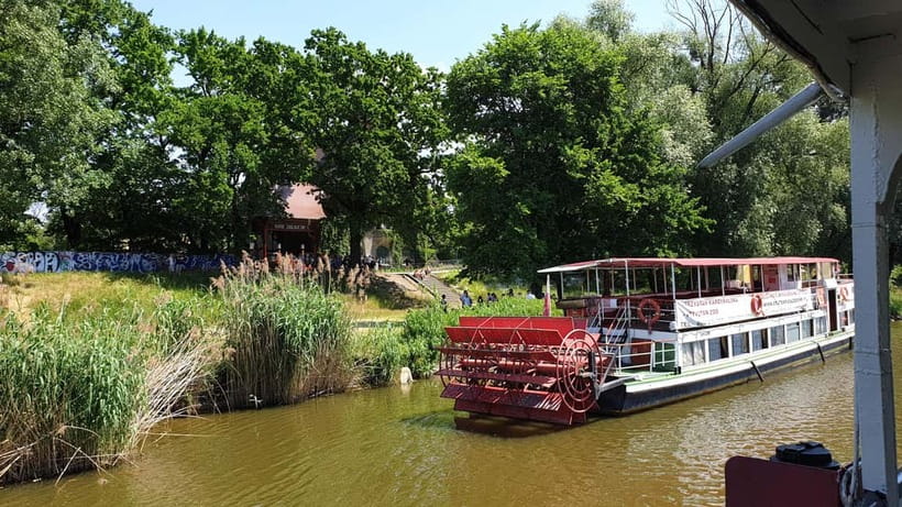 Wrocław: Short City Walk and Boat-Cruise - The large ship option and the small-boat possibility