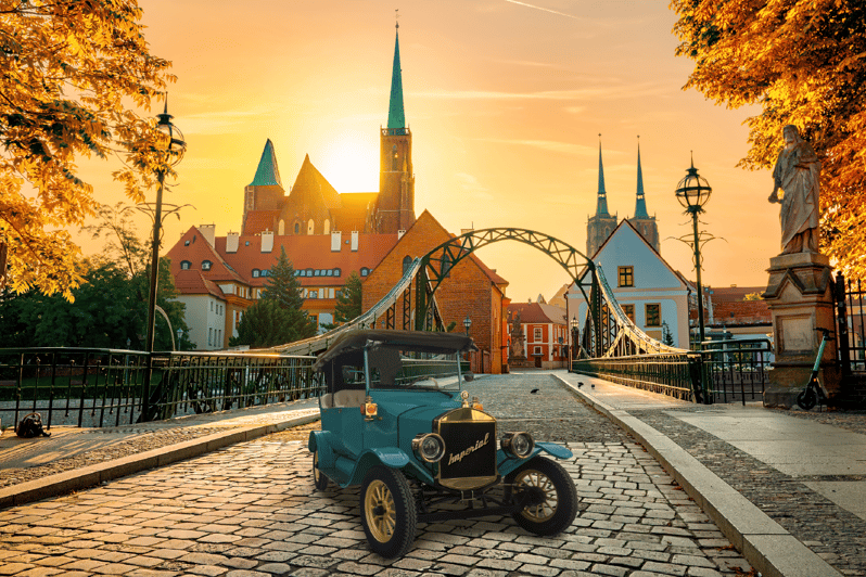 Wrocław: Tour of the Old Town in an Imperial E-car - Why this retro-car ride works in Wrocław