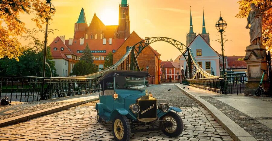 Wrocław: Tour of the Old Town in an Imperial E-car - The Centennial Hall question