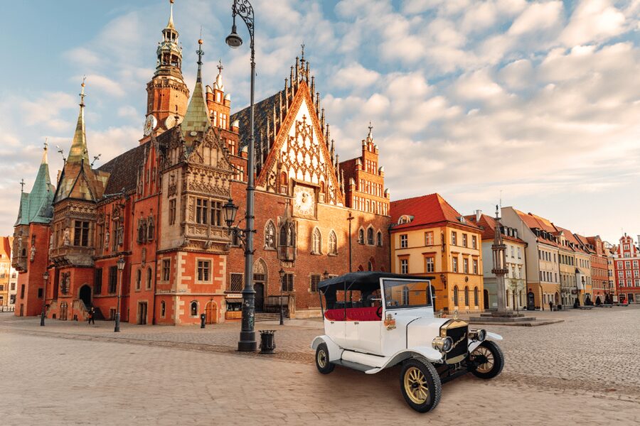 Wrocław: Tour of the Old Town in an Imperial E-car - How the electric car changes the experience