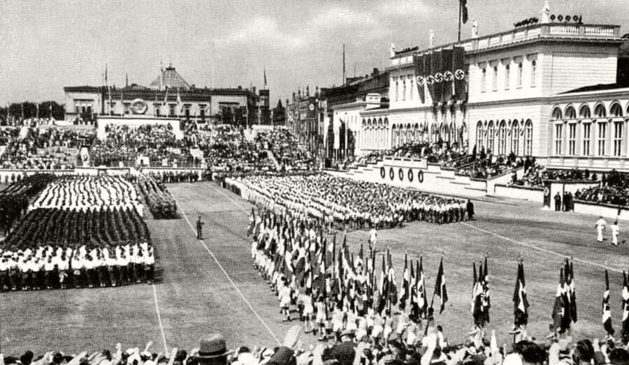 Wrocław: World War II and the non-existent city of Breslau - Plac Wolności and Hotel Monopol: Nazi ceremony in public view