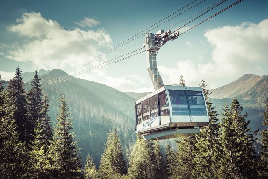 Zakopane & Tatra Mountains Private Full-Day Tour from Krakow - The drive south and the wooden village of Chochołów