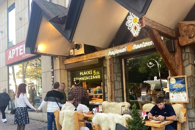 Zakopane Tour from Krakow with Thermal SPA and Hotel Pick up - Two hours on Krupowki Street gives you room to choose