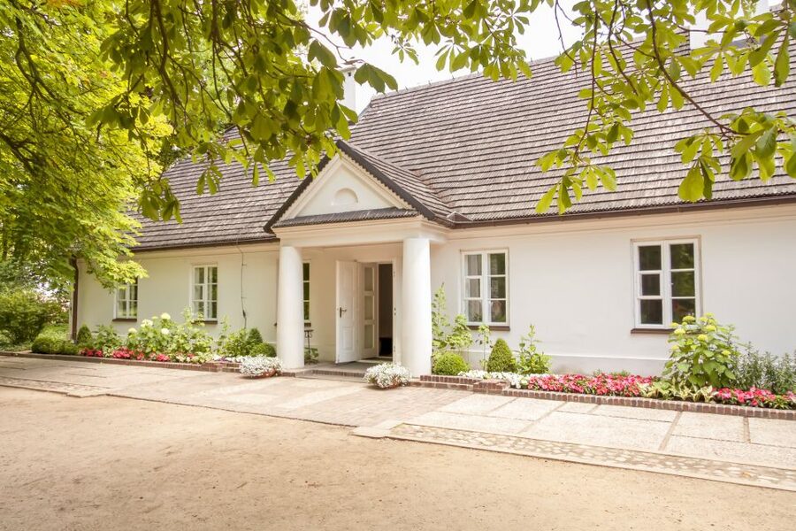 Zelazowa Wola: Frederic Chopin Half-Day Private Tour - Inside Chopin’s birthplace