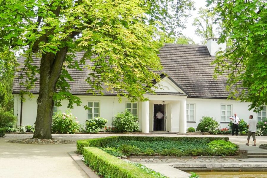 Zelazowa Wola: Frederic Chopin Half-Day Private Tour - Brochow’s fortified church adds a family connection